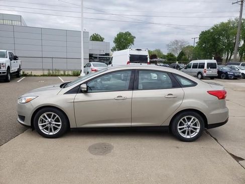 Used 2016 Ford Focus SE w/ SE Power Seat Package FWD image 7