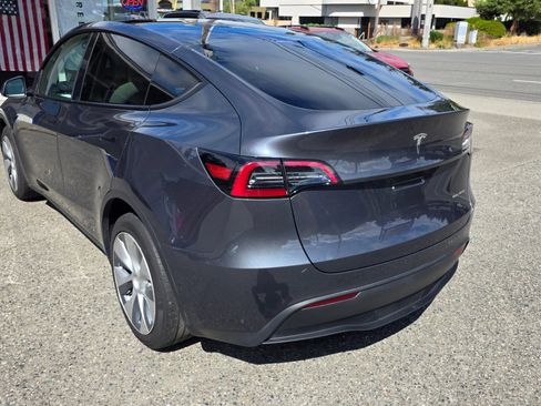 Used 2023 Tesla Model Y Long Range AWD/4WD image 7