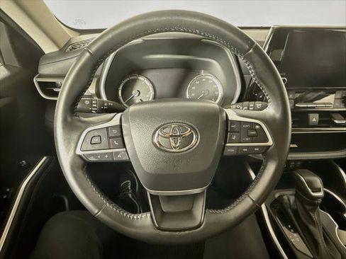 Certified 2024 Toyota Highlander XLE AWD/4WD image 12