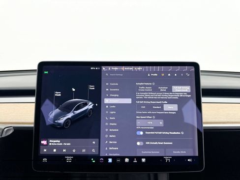 Used 2022 Tesla Model Y Long Range AWD/4WD image 9