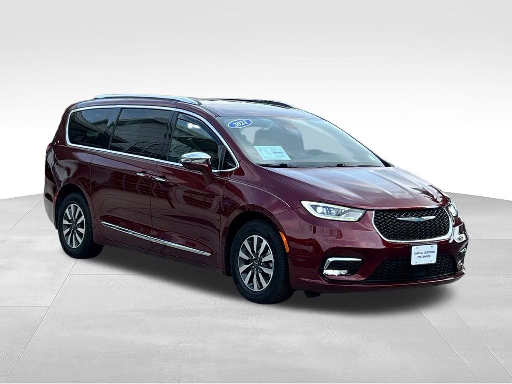 Used 2021 Chrysler Pacifica Limited w/ Uconnect Theater Family Group FWD image 3
