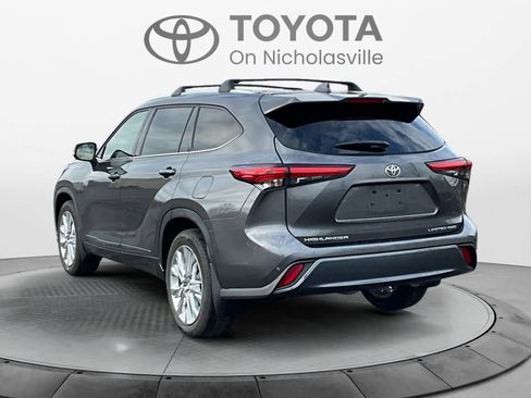 Used 2023 Toyota Highlander Limited image 4