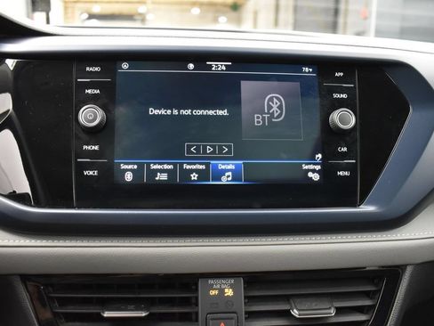 Used 2024 Volkswagen Taos SE FWD image 8
