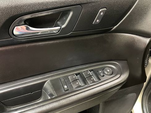 Used 2014 GMC Acadia SLE FWD image 25