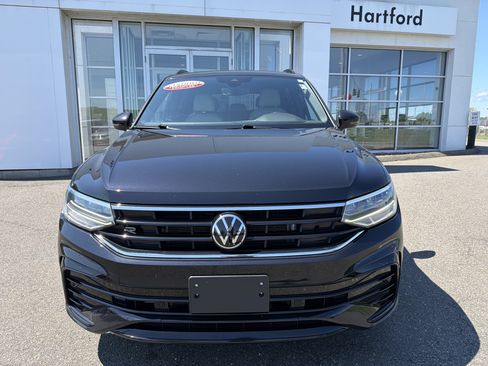 Certified 2023 Volkswagen Tiguan SE R-Line AWD/4WD image 9