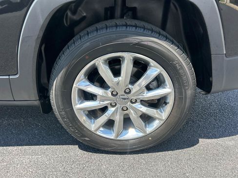 Used 2015 Jeep Cherokee Limited w/ Luxury Group AWD/4WD image 9