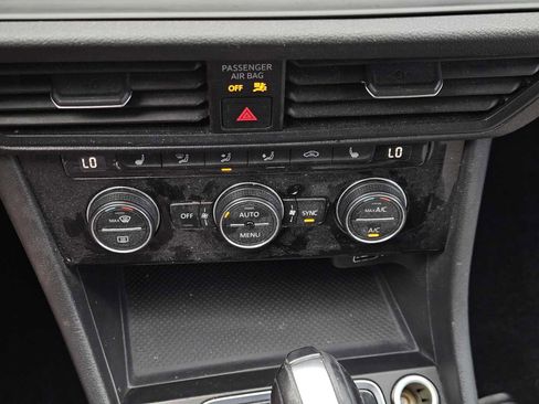 Used 2019 Volkswagen Jetta R-Line image 18