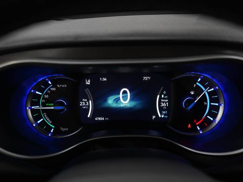 Used 2024 Chrysler Pacifica Limited FWD image 26