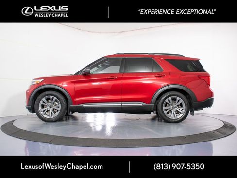 Used 2021 Ford Explorer XLT w/ Equipment Group 202A RWD image 10