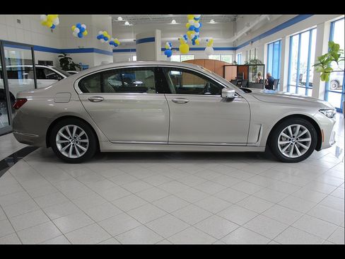 Used 2020 BMW 750i xDrive w/ Autobahn Package AWD/4WD image 4