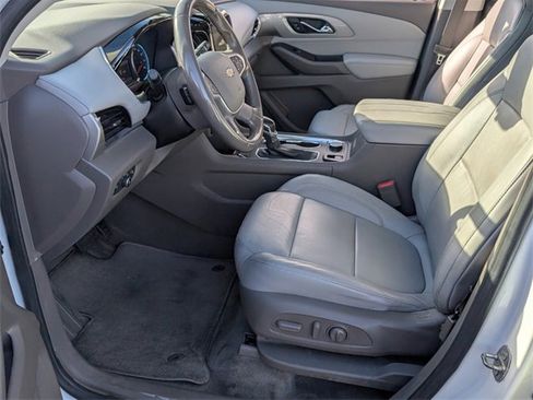 Used 2021 Chevrolet Traverse LT w/ LT Premium Package image 5