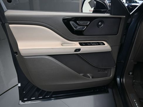 Used 2022 Lincoln Aviator Reserve w/ Elements Package Plus image 12