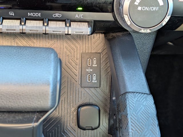Used 2025 Toyota Tacoma SR5 AWD/4WD image 17