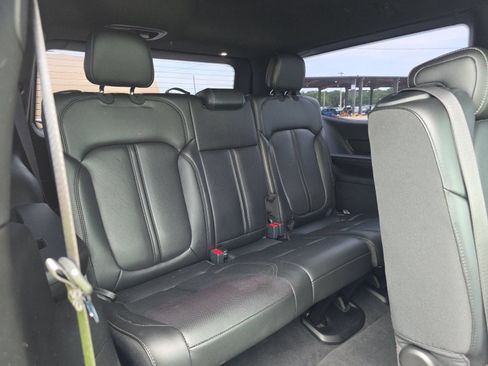 Used 2024 Jeep Wagoneer 2WD image 17