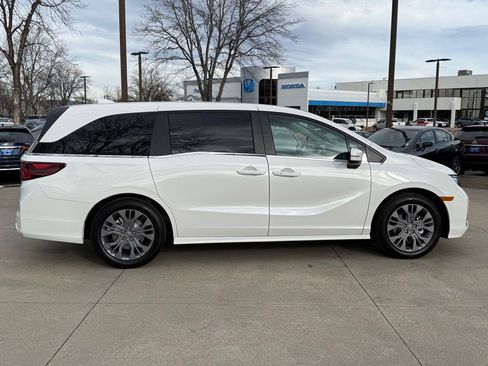 Certified 2026 Honda Odyssey Touring image 4