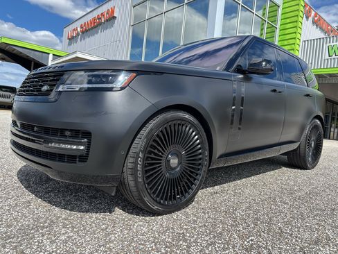Used 2023 Land Rover Range Rover SE image 9