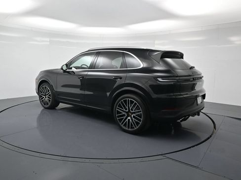 Used 2025 Porsche Cayenne S AWD/4WD image 3