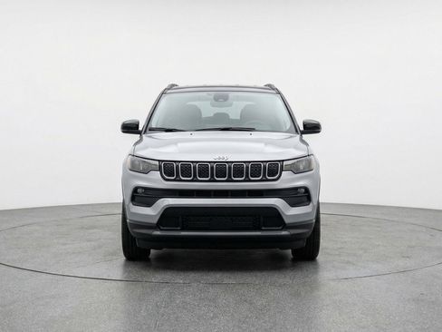Used 2025 Jeep Compass Limited AWD/4WD image 2