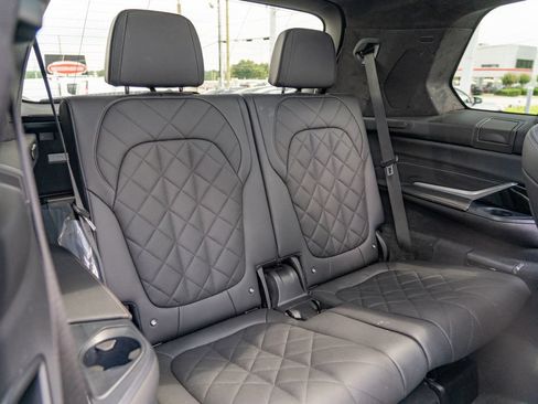 Used 2023 BMW X7 xDrive40i w/ M Sport Package AWD/4WD image 19