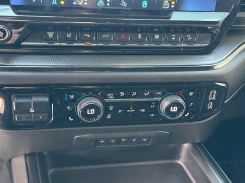 Used 2024 Chevrolet Silverado 2500 ZR2 w/ Technology Package AWD/4WD image 18