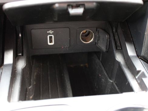 Used 2018 Ford Explorer XLT w/ Equipment Group 201A AWD/4WD image 28