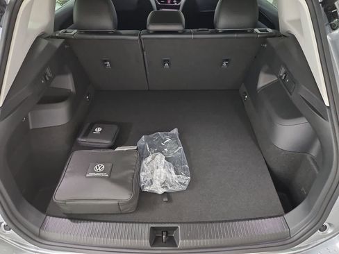 New 2025 Volkswagen Tiguan SE image 36