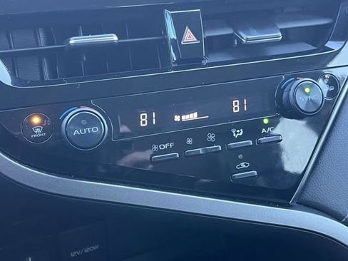 Used 2024 Toyota Camry SE image 29