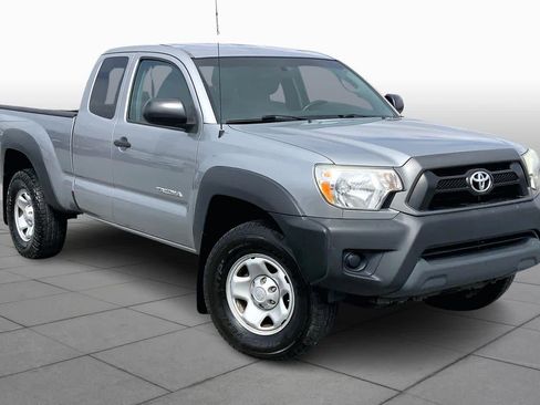 Used 2015 Toyota Tacoma 4x4 Access Cab w/ Convenience Package image 3