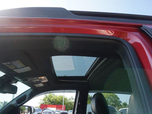 Used 2018 Toyota Tacoma TRD Off-Road AWD/4WD image 8