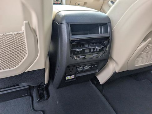 New 2025 Jeep Grand Cherokee Limited w/ Luxury Tech Group II RWD image 32