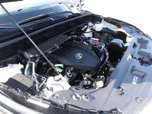 Used 2023 Toyota Highlander XLE AWD/4WD image 25