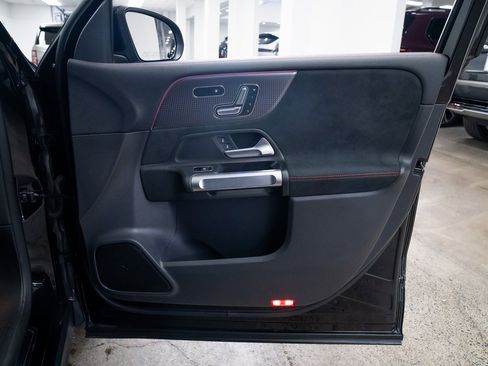 Used 2023 Mercedes-Benz EQB 300 300 image 22