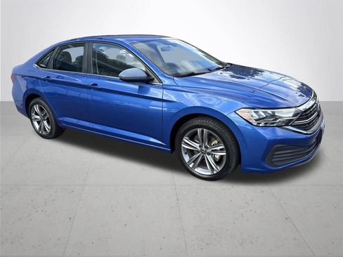 Used 2024 Volkswagen Jetta SE FWD image 4