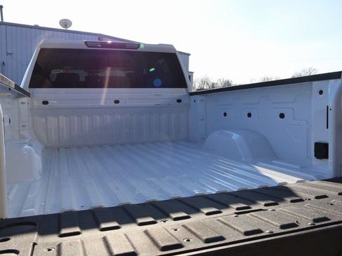 Used 2024 GMC Sierra 2500 SLE image 15