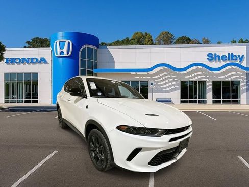 Used 2024 Dodge Hornet GT w/ GT Blacktop Package image 2