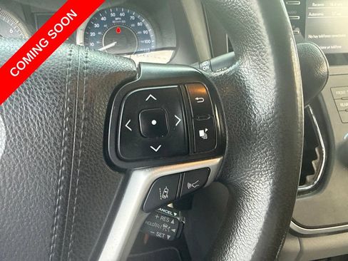 Used 2020 Toyota Sienna LE w/ Carpet Mat Package FWD image 16