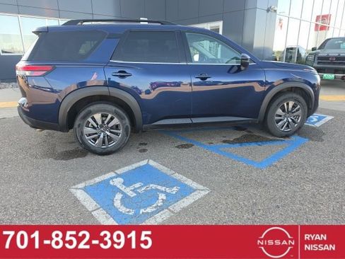 Used 2024 Nissan Pathfinder SV AWD/4WD image 7