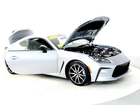 Certified 2025 Toyota GR86 w/ ALL Weather Mat Package (TMS) image 12