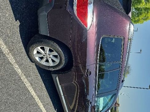 Used 2012 Toyota Highlander FWD w/ Tech Pkg image 4