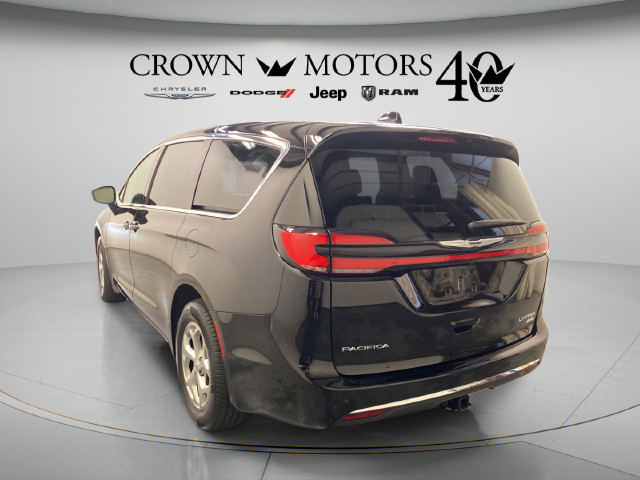 Used 2024 Chrysler Pacifica Limited w/ Trailer Tow Group AWD/4WD image 12