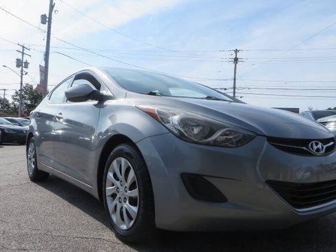 Used 2012 Hyundai Elantra GLS FWD image 2