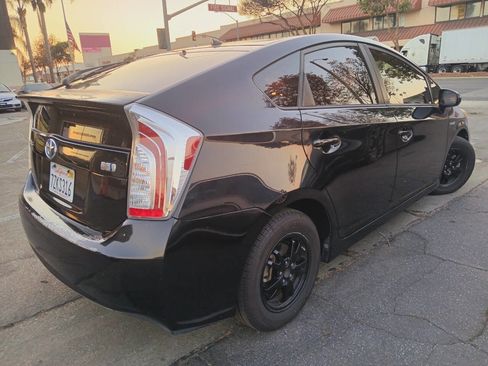 Used 2015 Toyota Prius Three image 3
