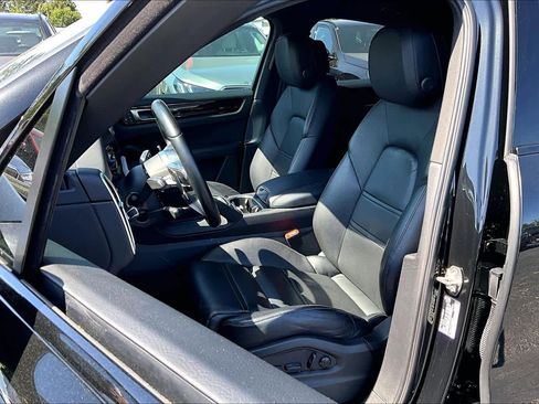 Used 2023 Porsche Cayenne Coupe AWD/4WD image 8