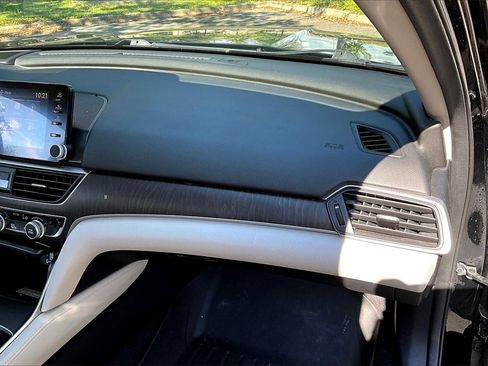 Used 2018 Honda Accord Touring image 23