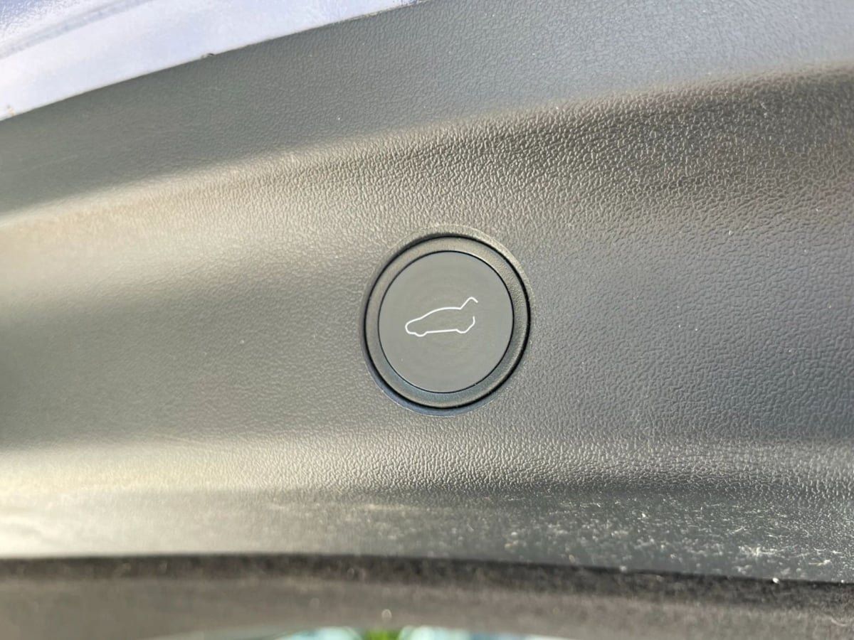 Used 2023 Tesla Model Y Long Range AWD/4WD image 30
