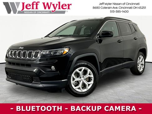 Used 2024 Jeep Compass Latitude AWD/4WD image 1