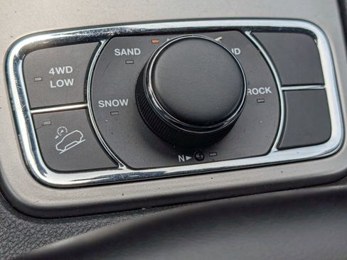 Used 2020 Jeep Grand Cherokee Limited image 25