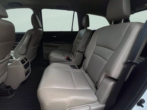 Used 2022 Honda Pilot Touring image 10