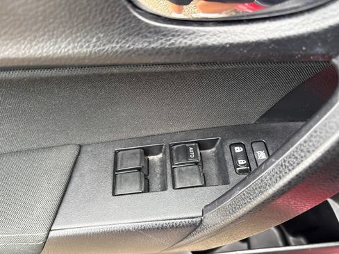 Used 2018 Toyota Corolla LE FWD image 14