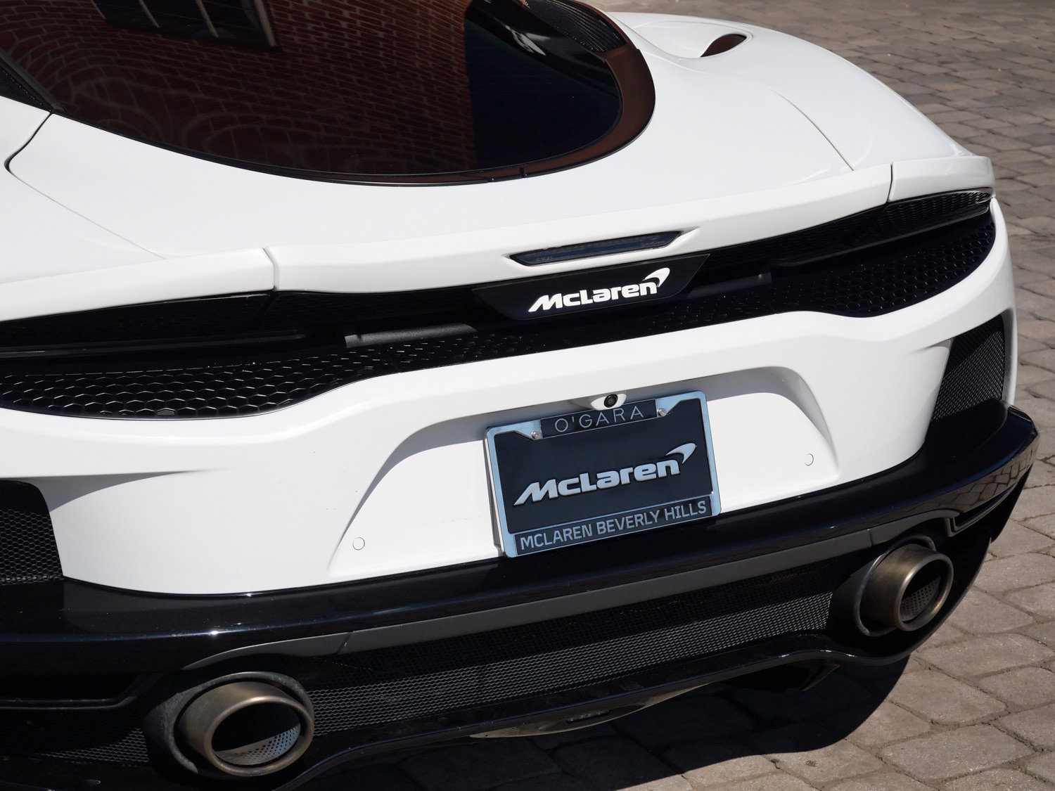 Used 2023 McLaren GT RWD image 17